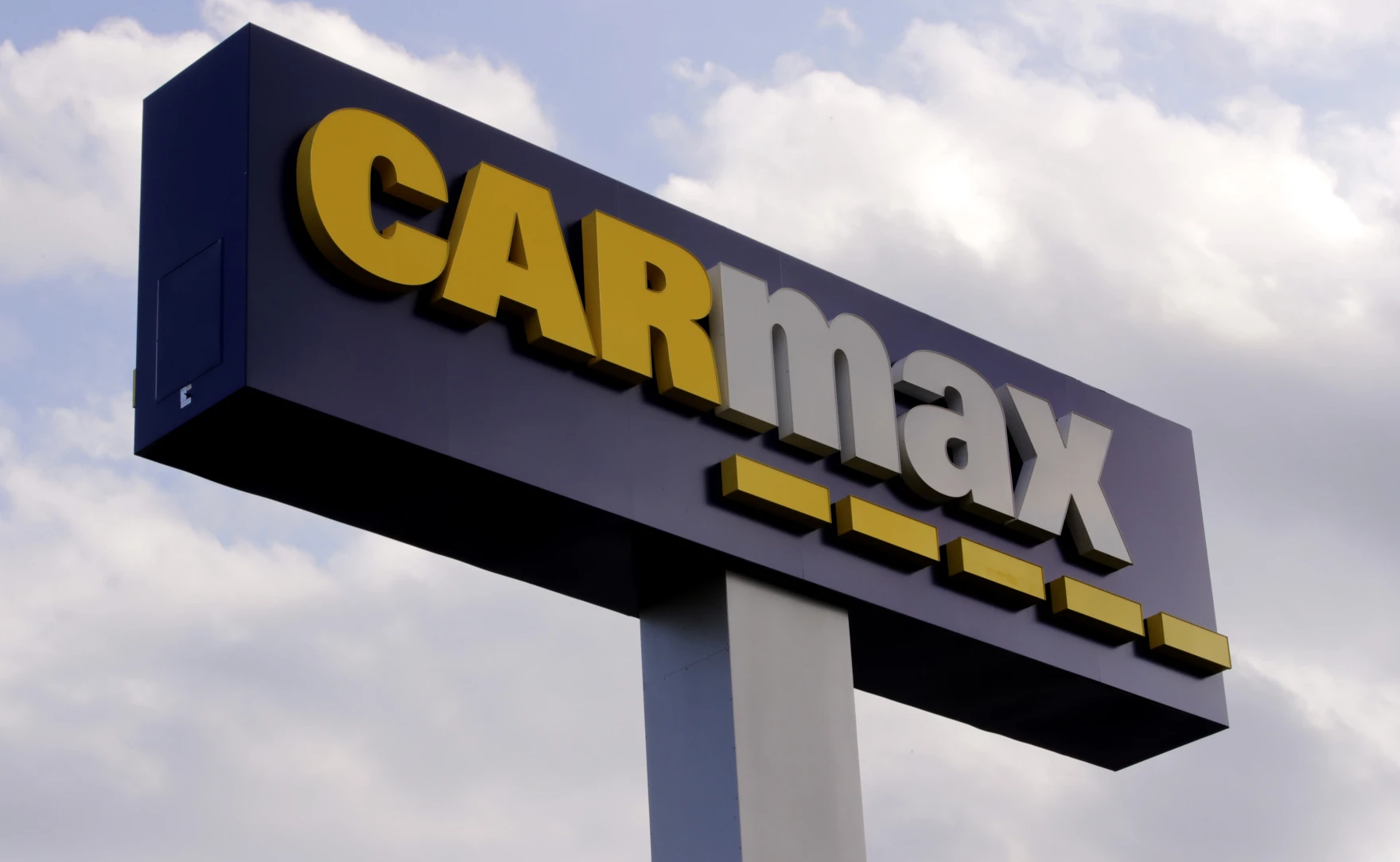 Carmax Lot Sign